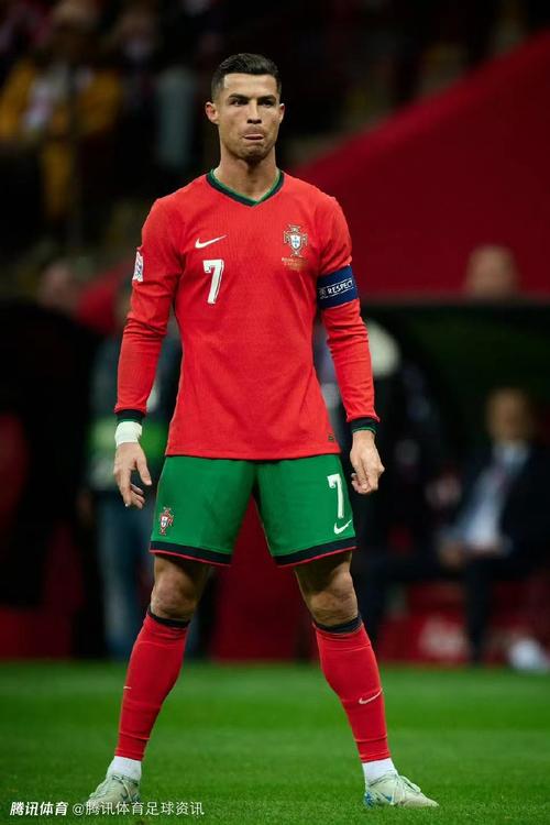 多特4-0十人黄潜，吉拉西双响，阿德耶米、斯文松建功，法比奥-席尔瓦失点