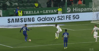 迪亚斯本赛季19场已送出6次助攻，超过上赛季整个赛季