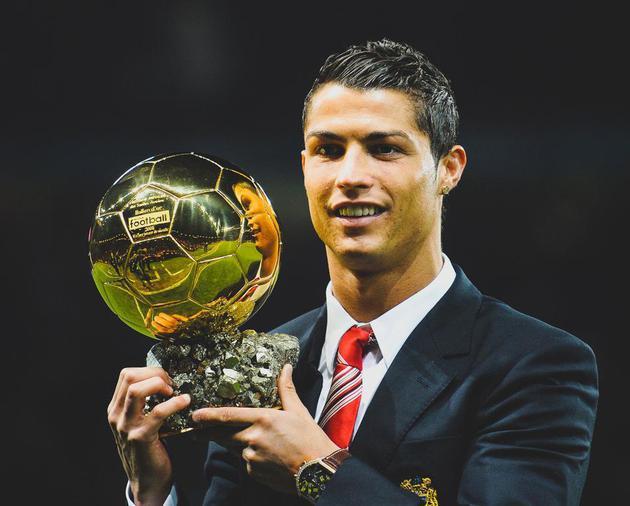 传奇奥斯卡满血复活看海港亚冠 球迷喊队危 ！速归！