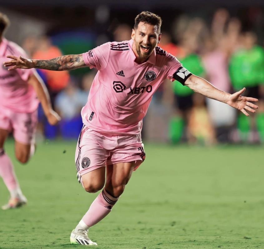 足球世界杯球场建设进入收尾阶段，安全标准升级